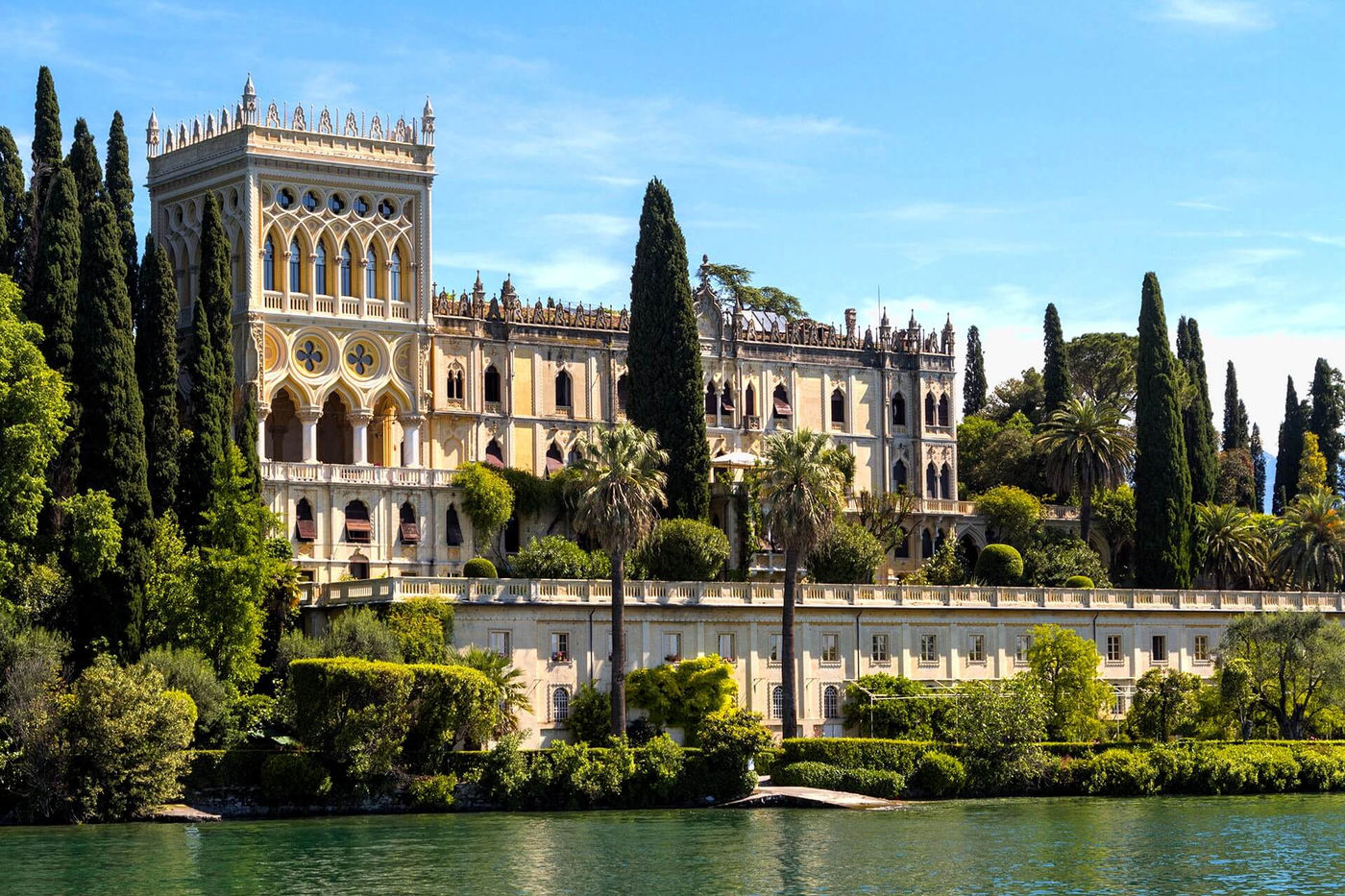 Lakeside estate on Isola del Garda